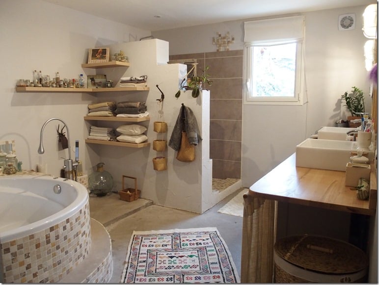 superbe sdb avec baignoire ronde