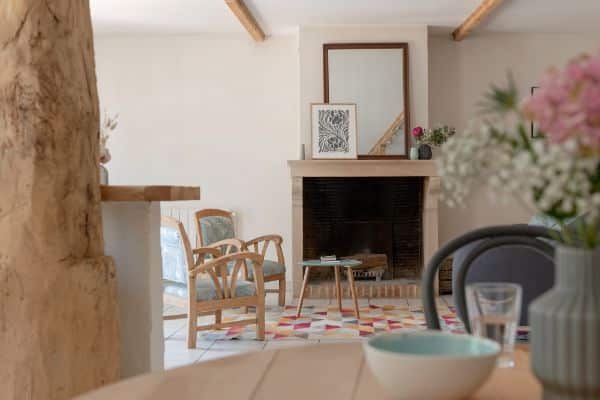 Comment rénover un intérieur vieillot avec un budget limité ?