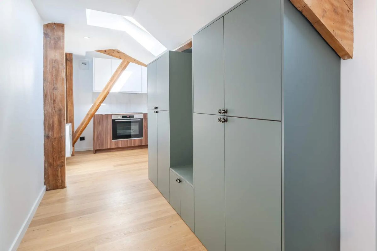 studio sous les combles rangements sur mesure